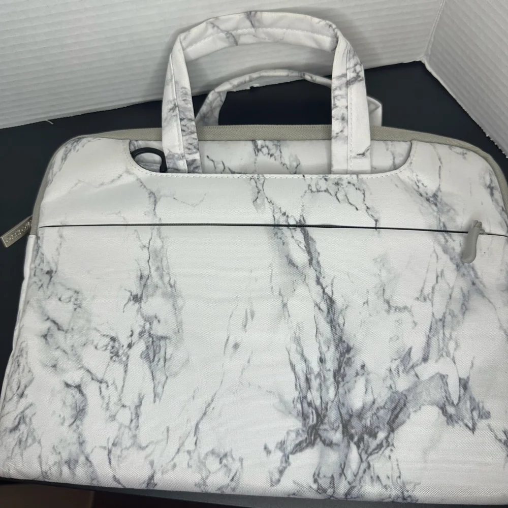 Marble Print Laptop Sleeve Case / Bag With Handles (13in)